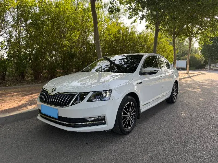 2019 Skoda Octavia 1.5L 116HP L4 6AT,autocango,china used car exporter,china ev exporter,chinese used car exporter,chinese used ev exporter
