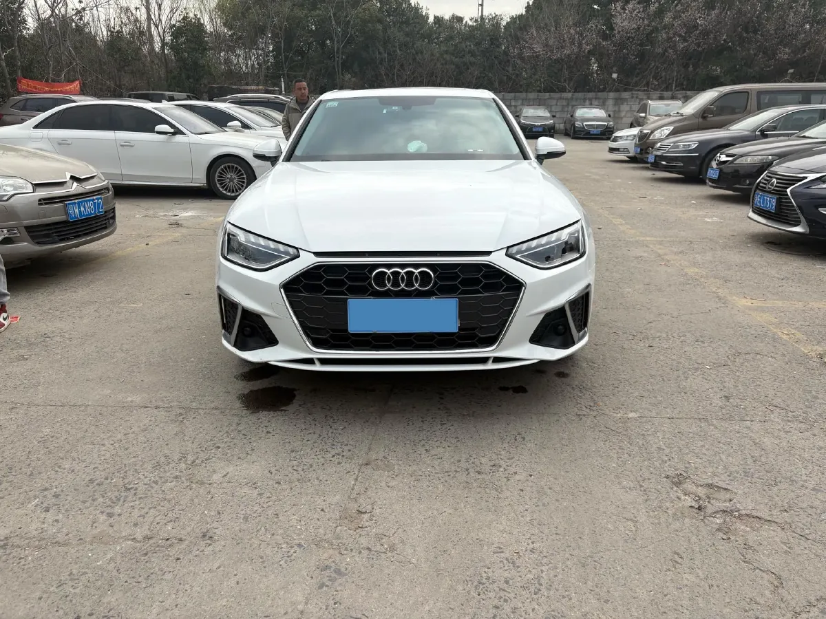 2024 Audi A4L 2.0T 190HP L4 7DCT,autocango,china used car exporter,china ev exporter,chinese used car exporter,chinese used ev exporter