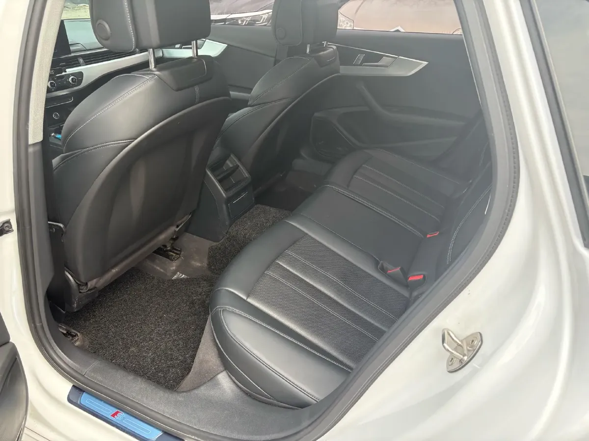 2024 Audi A4L 2.0T 190HP L4 7DCT,autocango,china used car exporter,china ev exporter,chinese used car exporter,chinese used ev exporter