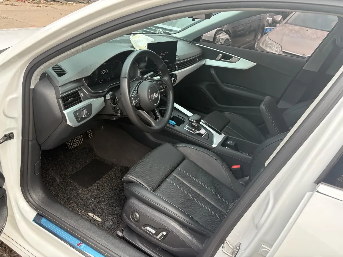 2024 Audi A4L 2.0T 190HP L4 7DCT,autocango,china used car exporter,china ev exporter,chinese used car exporter,chinese used ev exporter