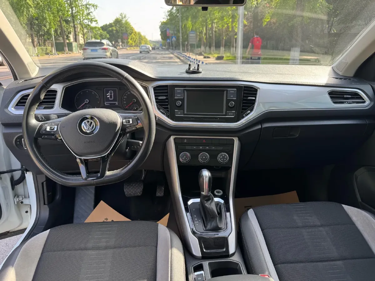 2020 Volkswagen T-Roc 1.4T 131HP L4 7DCT,autocango,china used car exporter,china ev exporter,chinese used car exporter,chinese used ev exporter