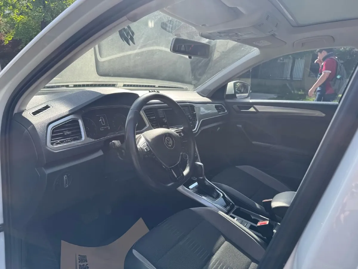 2020 Volkswagen T-Roc 1.4T 131HP L4 7DCT,autocango,china used car exporter,china ev exporter,chinese used car exporter,chinese used ev exporter