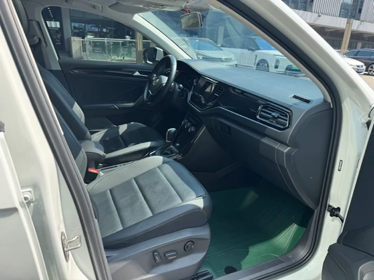 2022 Volkswagen T-Roc 1.4T 150HP L4 7DCT,autocango,china used car exporter,china ev exporter,chinese used car exporter,chinese used ev exporter