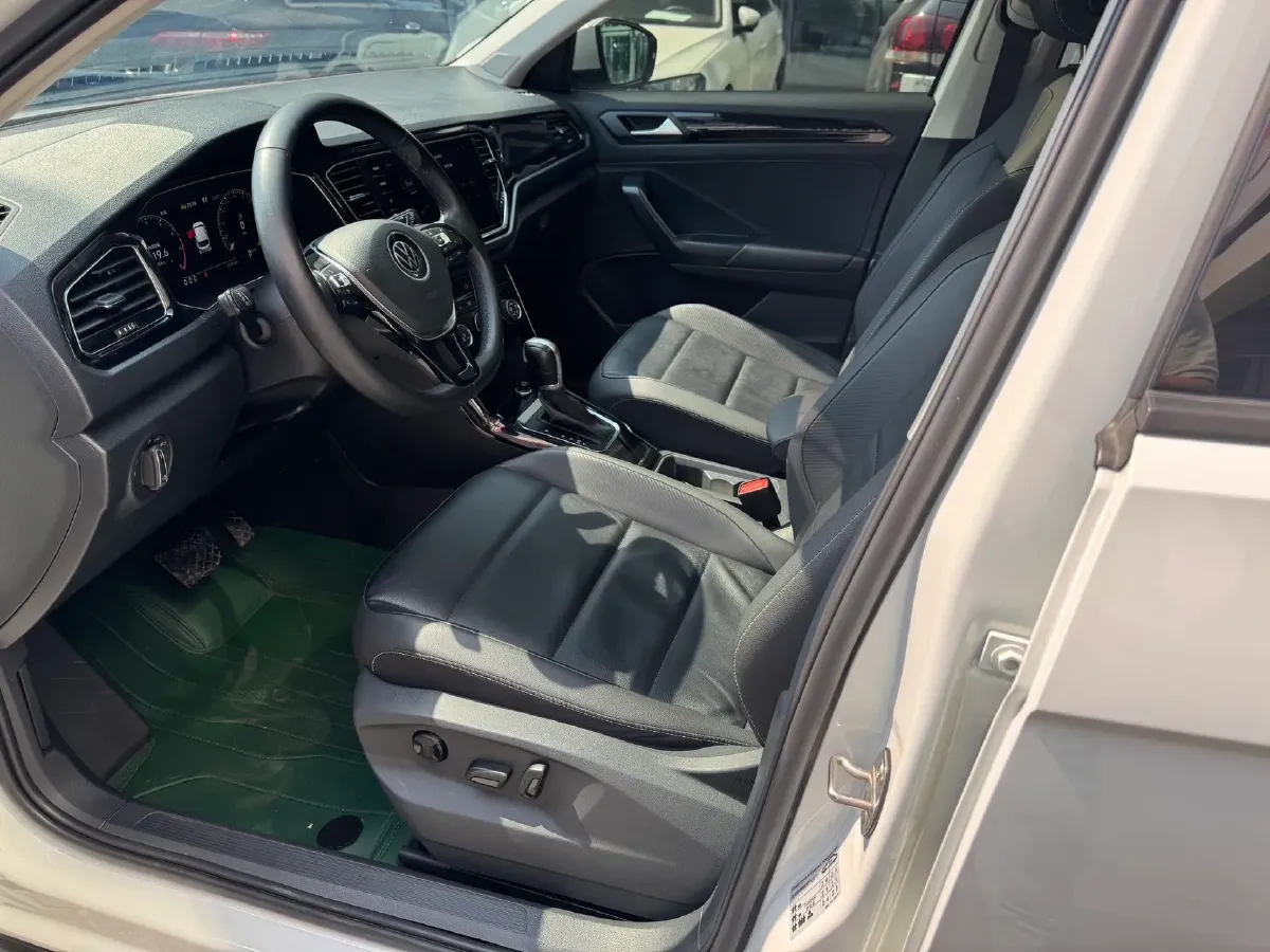 2022 Volkswagen T-Roc 1.4T 150HP L4 7DCT,autocango,china used car exporter,china ev exporter,chinese used car exporter,chinese used ev exporter