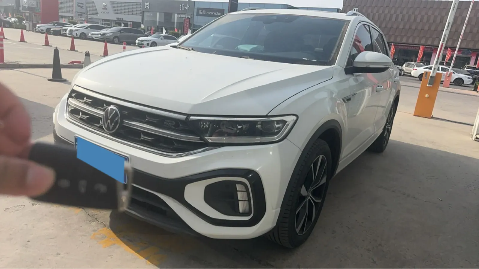 2023 Volkswagen T-Roc 1.5T 160HP L4 7DCT,autocango,china used car exporter,china ev exporter,chinese used car exporter,chinese used ev exporter