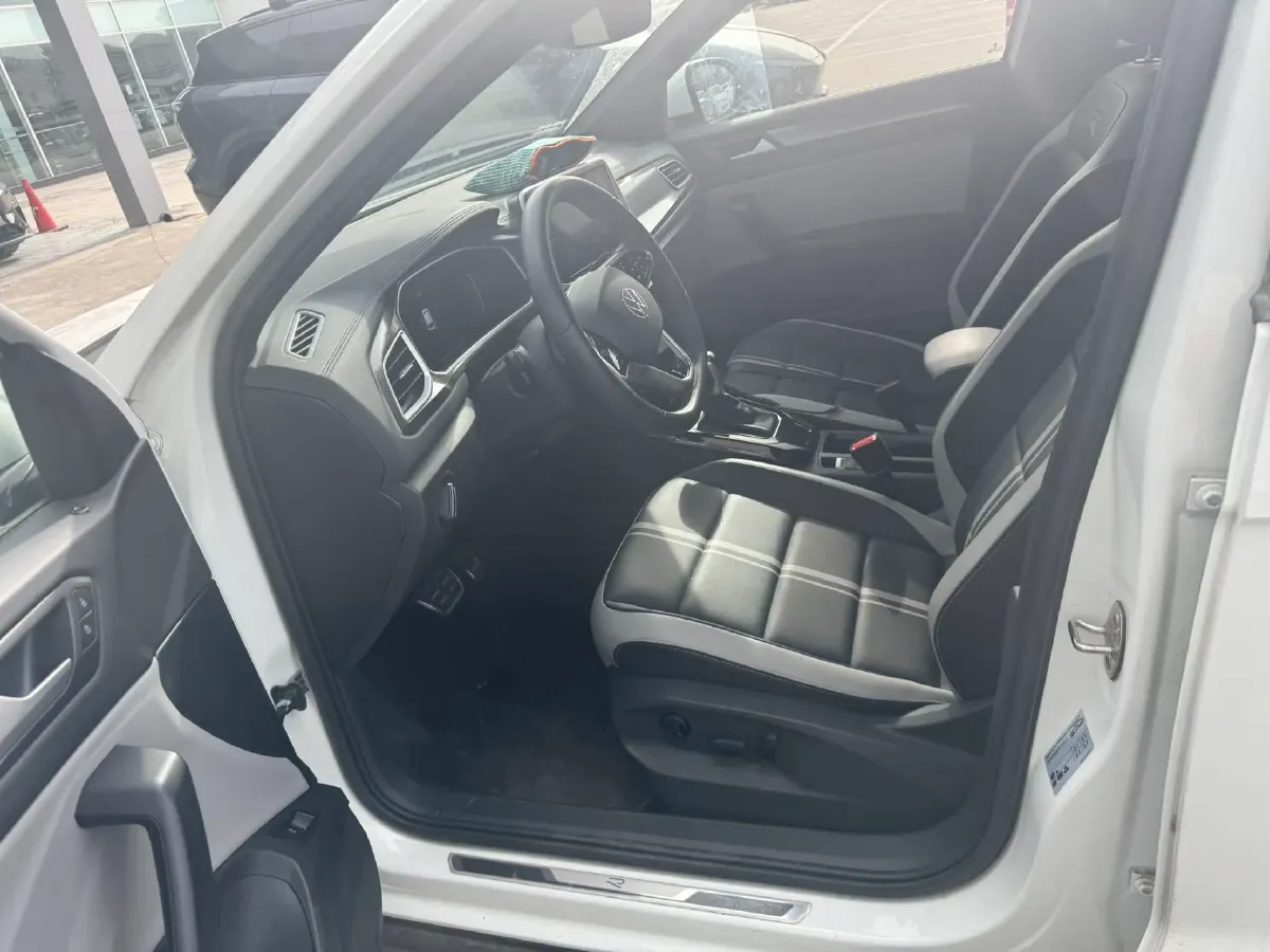 2023 Volkswagen T-Roc 1.5T 160HP L4 7DCT,autocango,china used car exporter,china ev exporter,chinese used car exporter,chinese used ev exporter