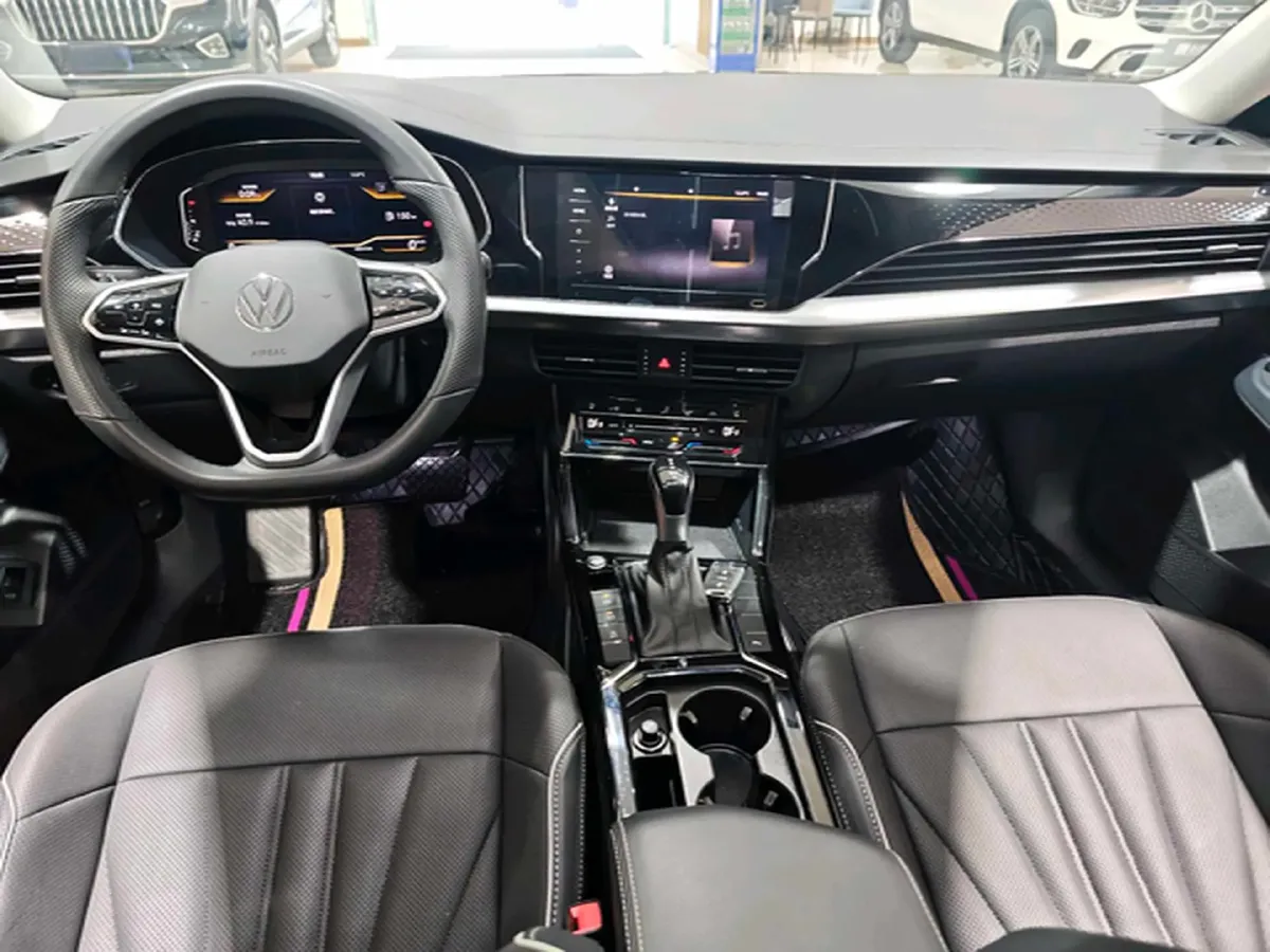 2024 Volkswagen Passat 2.0T 220HP L4 7DCT,autocango,china used car exporter,china ev exporter,chinese used car exporter,chinese used ev exporter