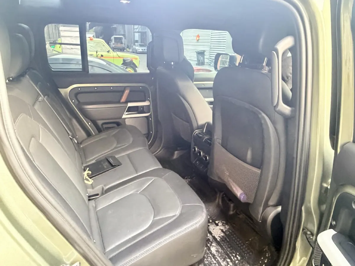 2023 Land Rover Defender 3.0T 400HP L6 8AT,autocango,china used car exporter,china ev exporter,chinese used car exporter,chinese used ev exporter