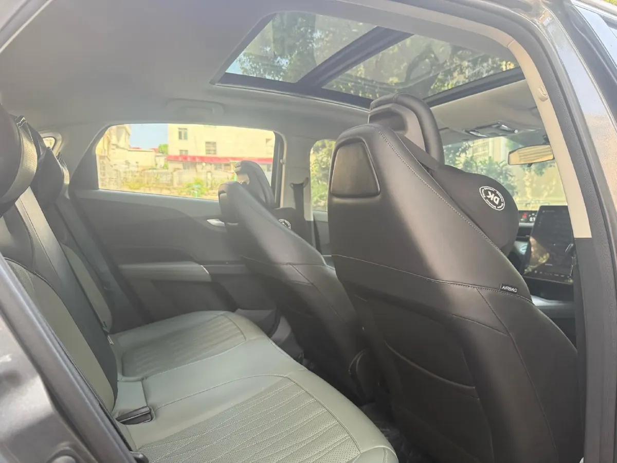 2023 ChangAn Oshan Z6 1.5T 188HP L4 7DCT,autocango,china used car exporter,china ev exporter,chinese used car exporter,chinese used ev exporter