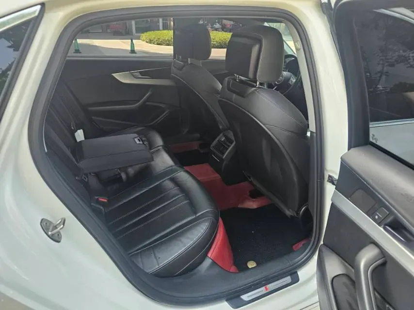 2020 Audi A4L 2.0T 190HP L4 7DCT,autocango,china used car exporter,china ev exporter,chinese used car exporter,chinese used ev exporter