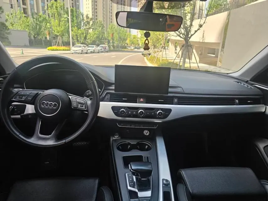 2020 Audi A4L 2.0T 190HP L4 7DCT,autocango,china used car exporter,china ev exporter,chinese used car exporter,chinese used ev exporter