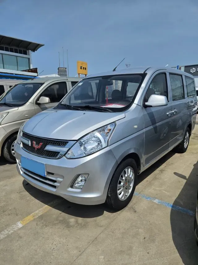 2019 WuLing RongGuang V 1.5L 99HP L4 6MT,autocango,china used car exporter,china ev exporter,chinese used car exporter,chinese used ev exporter