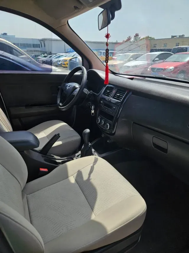 2019 WuLing RongGuang V 1.5L 99HP L4 6MT,autocango,china used car exporter,china ev exporter,chinese used car exporter,chinese used ev exporter