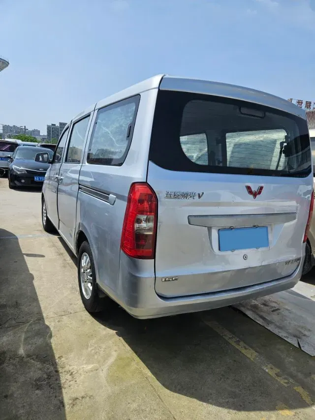 2019 WuLing RongGuang V 1.5L 99HP L4 6MT,autocango,china used car exporter,china ev exporter,chinese used car exporter,chinese used ev exporter