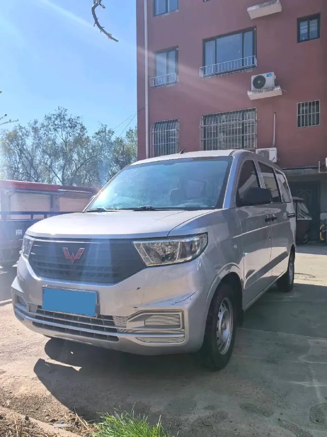 2019 WuLing RongGuang V 1.5L 99HP L4 6MT,autocango,china used car exporter,china ev exporter,chinese used car exporter,chinese used ev exporter