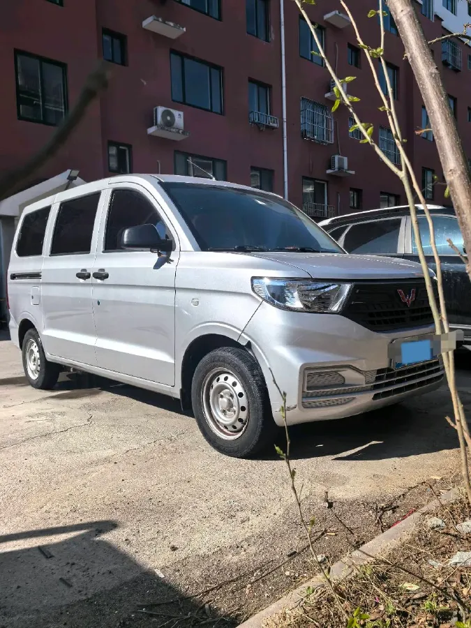 2019 WuLing RongGuang V 1.5L 99HP L4 6MT,autocango,china used car exporter,china ev exporter,chinese used car exporter,chinese used ev exporter
