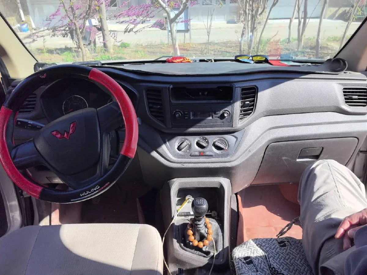2019 WuLing RongGuang V 1.5L 99HP L4 6MT,autocango,china used car exporter,china ev exporter,chinese used car exporter,chinese used ev exporter
