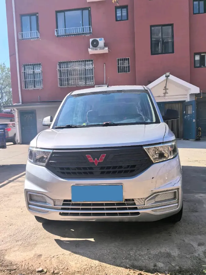 2019 WuLing RongGuang V 1.5L 99HP L4 6MT,autocango,china used car exporter,china ev exporter,chinese used car exporter,chinese used ev exporter