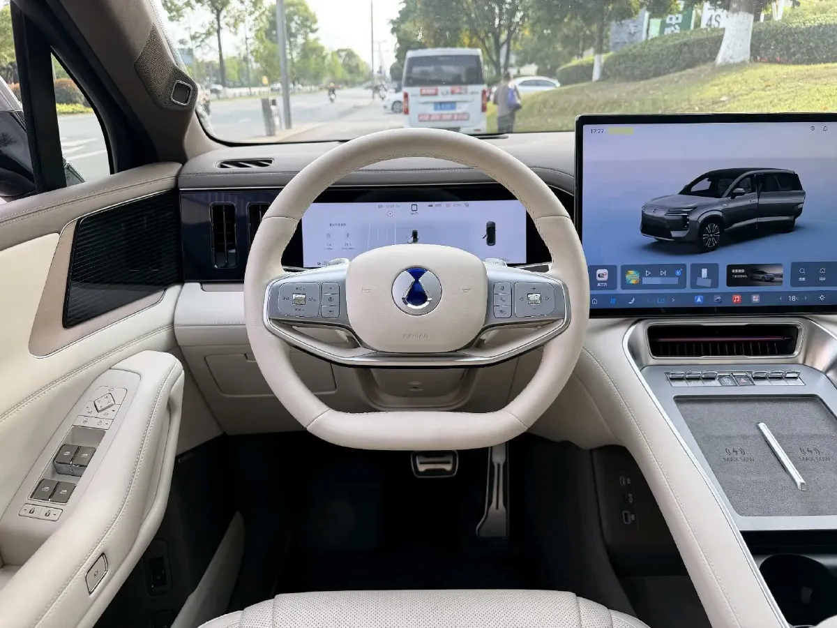 2025 Denza DenzaN8L 2.0T 207HP L4 E-CVT PHEV,autocango,china used car exporter,china ev exporter,chinese used car exporter,chinese used ev exporter