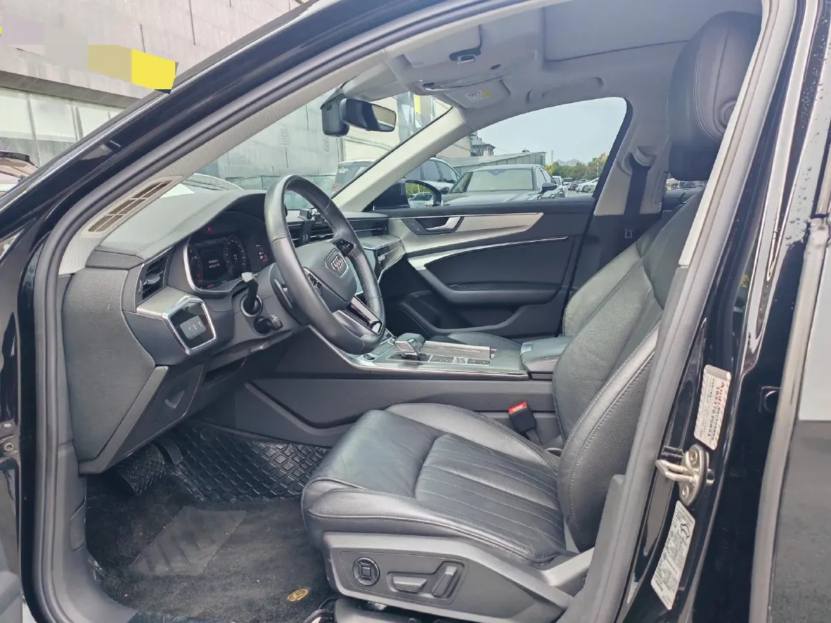 2022 Audi A6L 2.0T 224HP L4 7DCT,autocango,china used car exporter,china ev exporter,chinese used car exporter,chinese used ev exporter