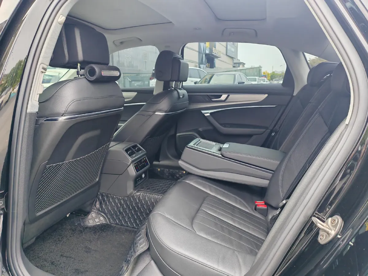 2022 Audi A6L 2.0T 224HP L4 7DCT,autocango,china used car exporter,china ev exporter,chinese used car exporter,chinese used ev exporter