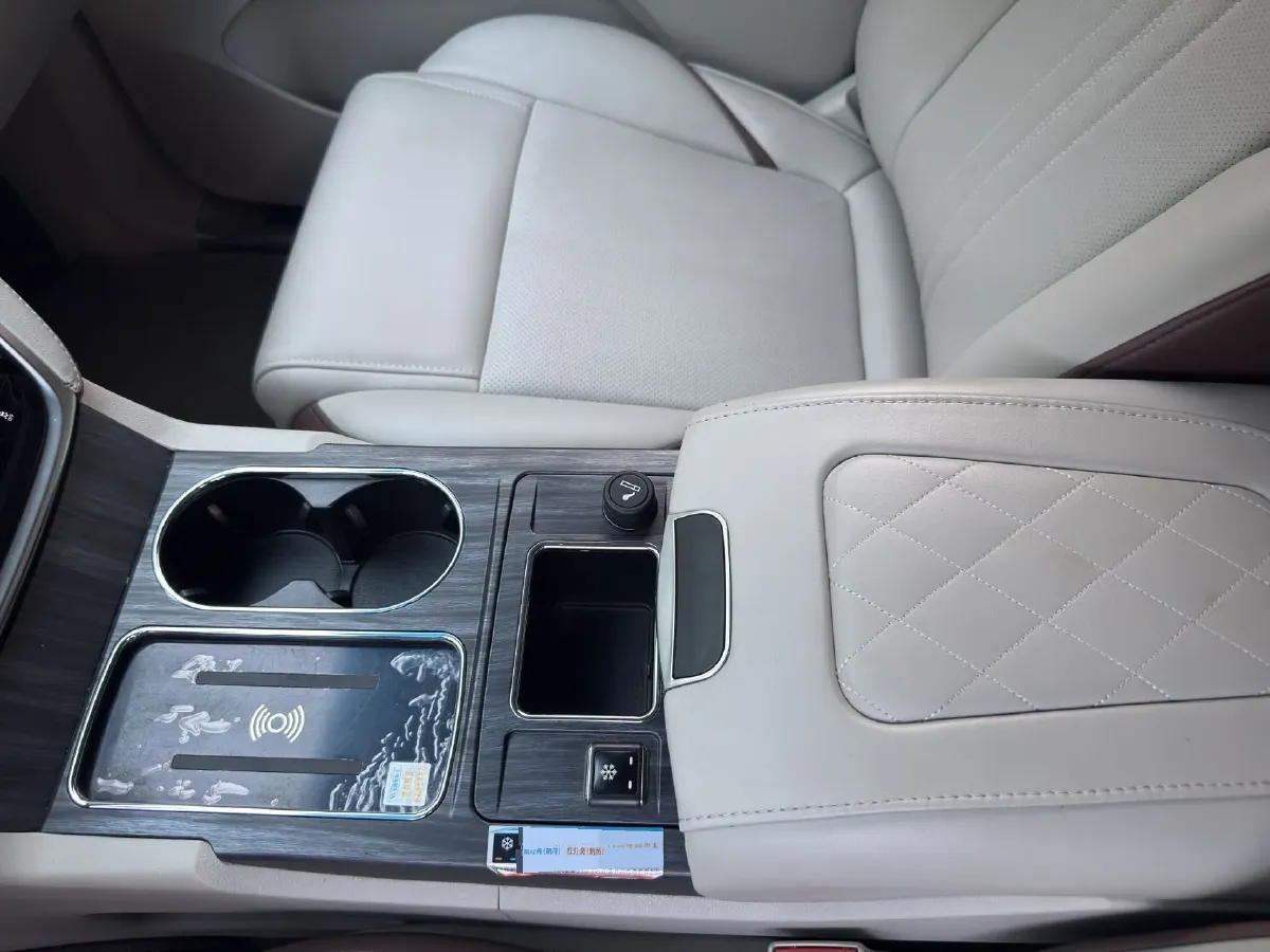 2022 Buick GL8 2.0T 237HP L4 9AT,autocango,china used car exporter,china ev exporter,chinese used car exporter,chinese used ev exporter