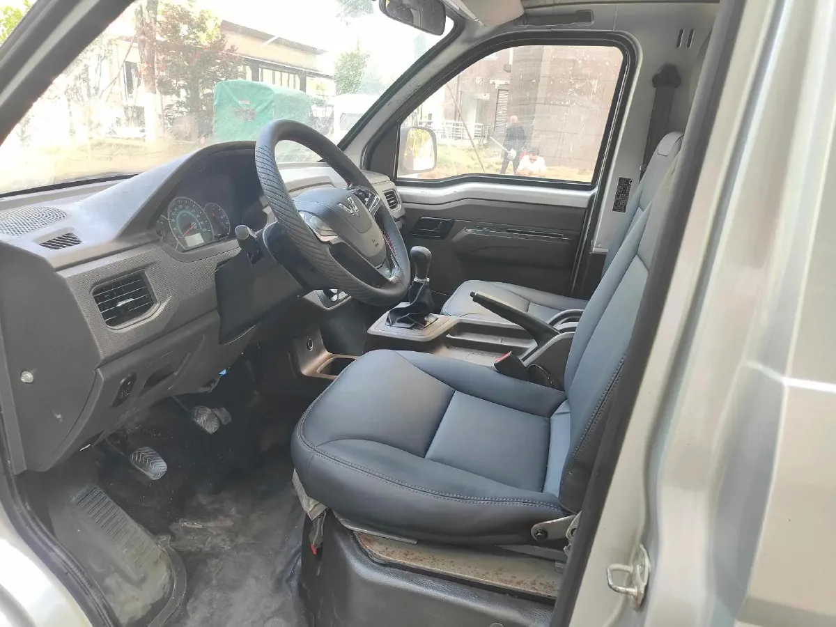 2022 WuLing RongGuang New Truck 1.8L 125HP L4 5MT,autocango,china used car exporter,china ev exporter,chinese used car exporter,chinese used ev exporter