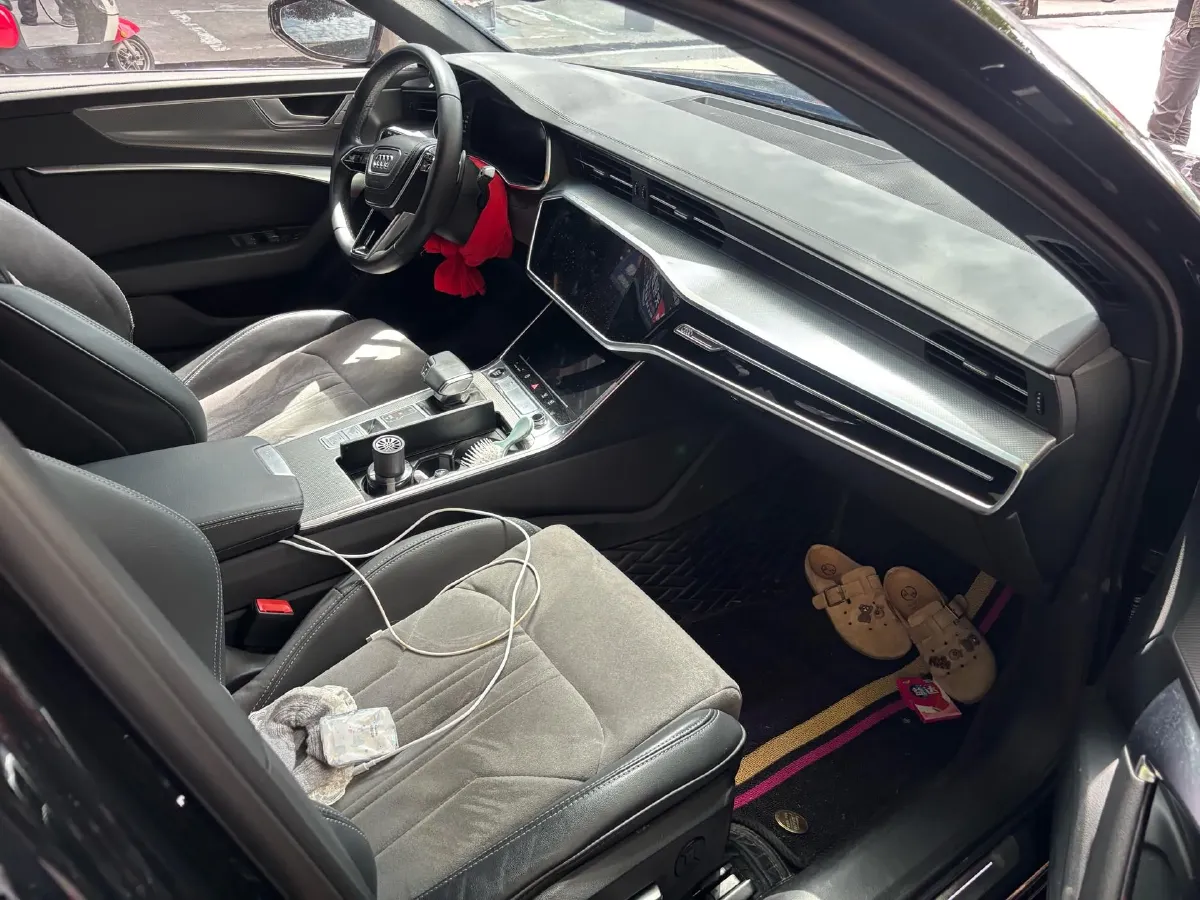 2024 Audi A6L 2.0T 190HP L4 7DCT,autocango,china used car exporter,china ev exporter,chinese used car exporter,chinese used ev exporter