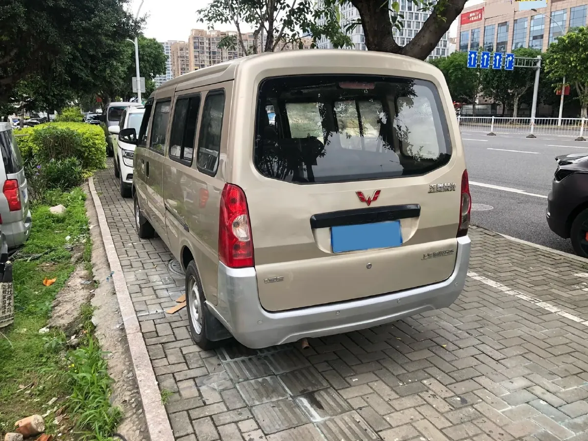 2017 WuLing RongGuang 1.5L 107HP L4 5MT,autocango,china used car exporter,china ev exporter,chinese used car exporter,chinese used ev exporter