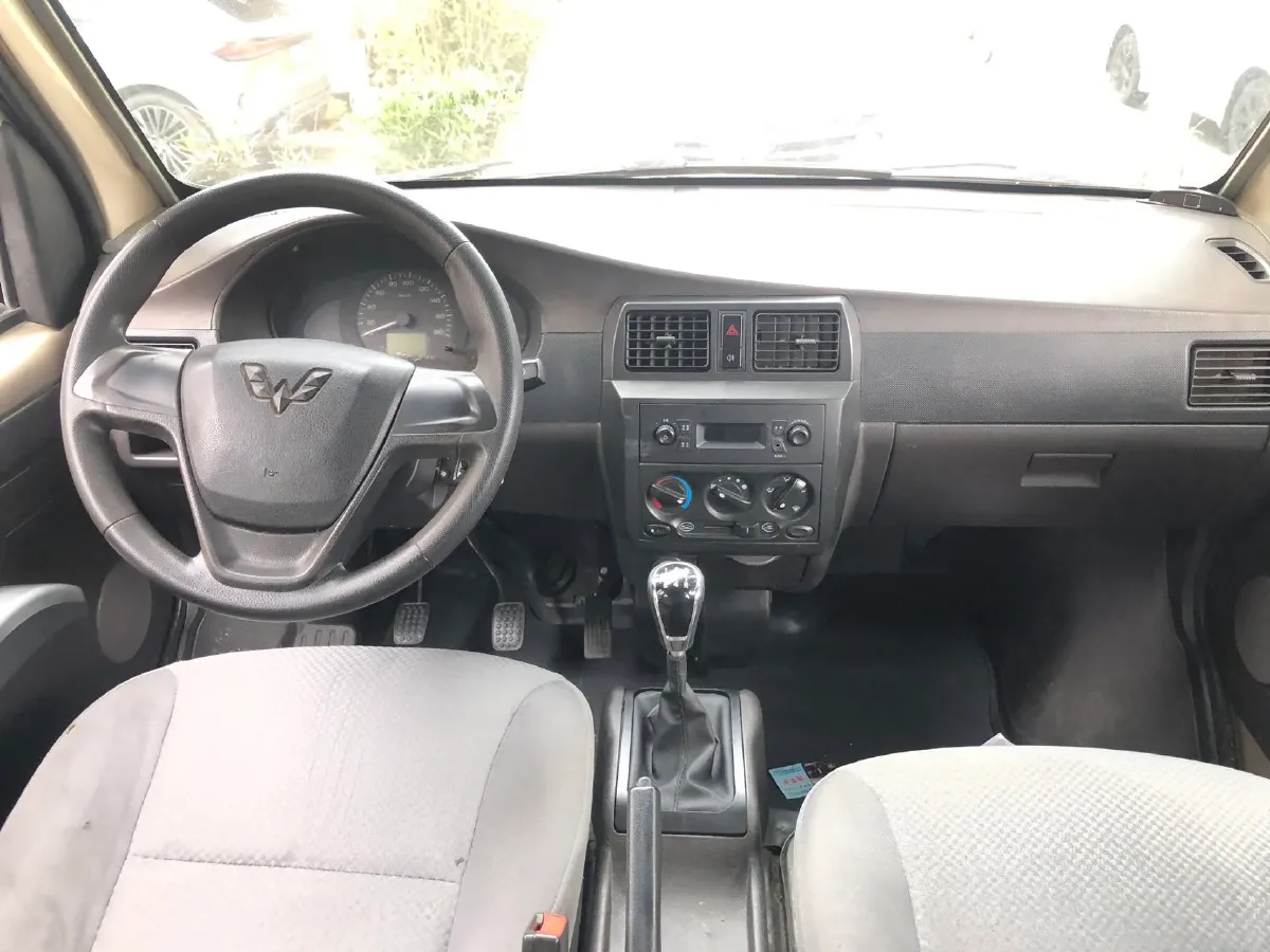 2017 WuLing RongGuang 1.5L 107HP L4 5MT,autocango,china used car exporter,china ev exporter,chinese used car exporter,chinese used ev exporter