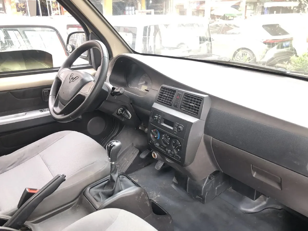 2017 WuLing RongGuang 1.5L 107HP L4 5MT,autocango,china used car exporter,china ev exporter,chinese used car exporter,chinese used ev exporter