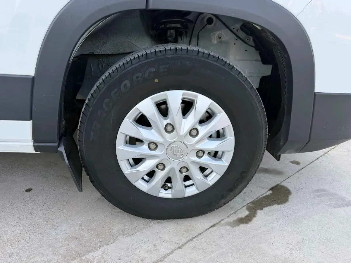 2022 JMC YuHu 9 2.0T 220HP L4 6MT,autocango,china used car exporter,china ev exporter,chinese used car exporter,chinese used ev exporter