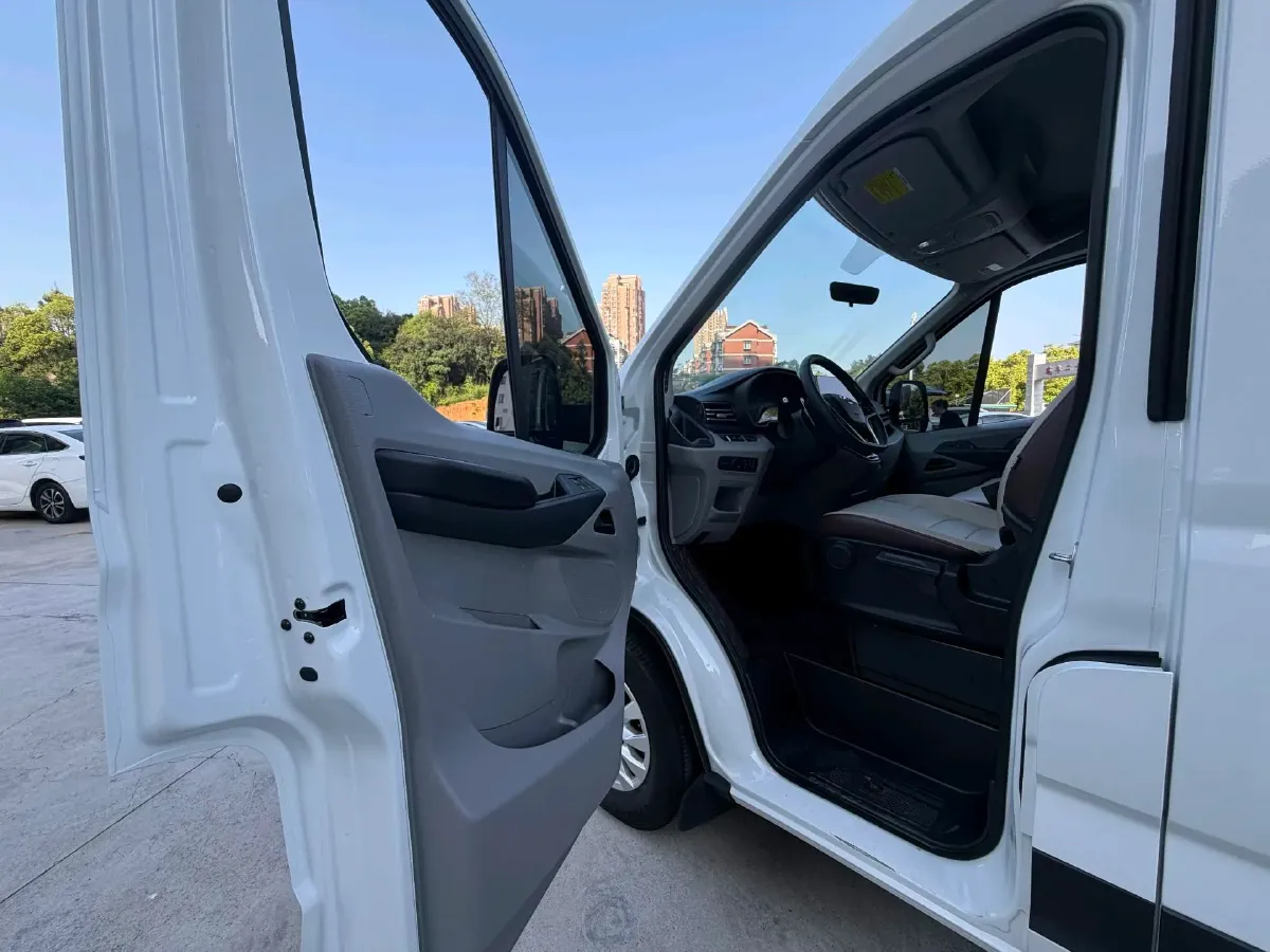 2022 JMC YuHu 9 2.0T 220HP L4 6MT,autocango,china used car exporter,china ev exporter,chinese used car exporter,chinese used ev exporter