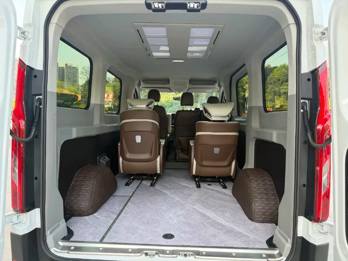 2022 JMC YuHu 9 2.0T 220HP L4 6MT,autocango,china used car exporter,china ev exporter,chinese used car exporter,chinese used ev exporter