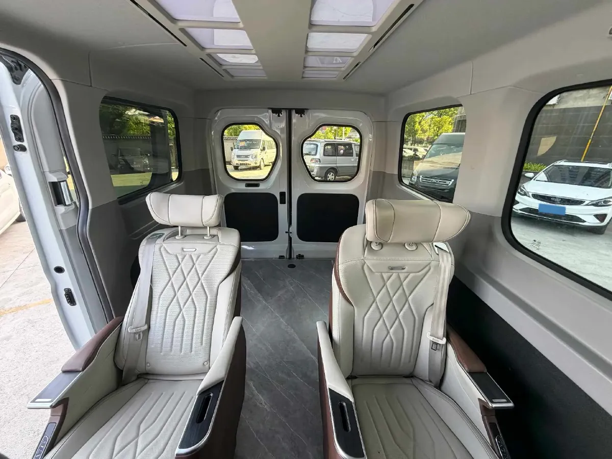 2022 JMC YuHu 9 2.0T 220HP L4 6MT,autocango,china used car exporter,china ev exporter,chinese used car exporter,chinese used ev exporter