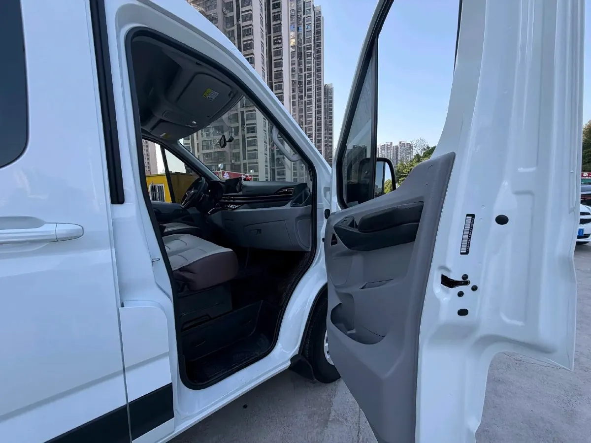 2022 JMC YuHu 9 2.0T 220HP L4 6MT,autocango,china used car exporter,china ev exporter,chinese used car exporter,chinese used ev exporter