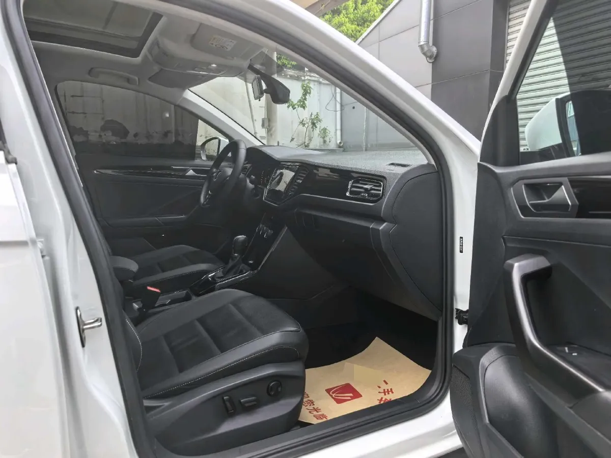 2022 Volkswagen T-Roc 1.4T 150HP L4 7DCT,autocango,china used car exporter,china ev exporter,chinese used car exporter,chinese used ev exporter