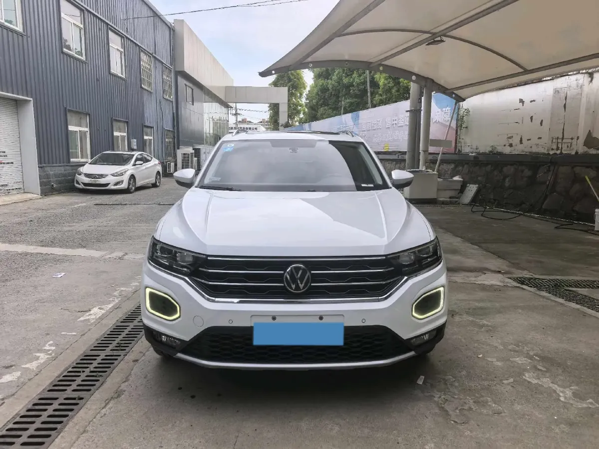 2022 Volkswagen T-Roc 1.4T 150HP L4 7DCT,autocango,china used car exporter,china ev exporter,chinese used car exporter,chinese used ev exporter