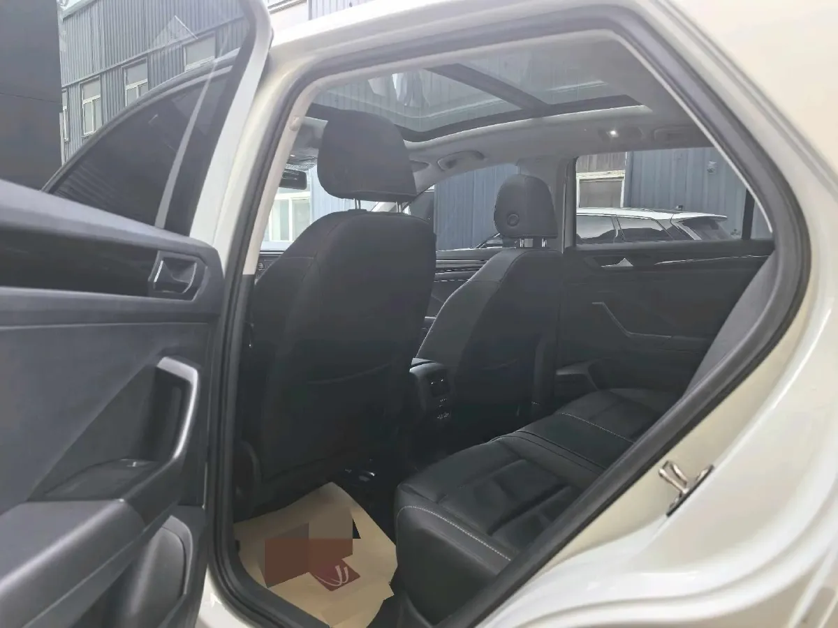 2022 Volkswagen T-Roc 1.4T 150HP L4 7DCT,autocango,china used car exporter,china ev exporter,chinese used car exporter,chinese used ev exporter