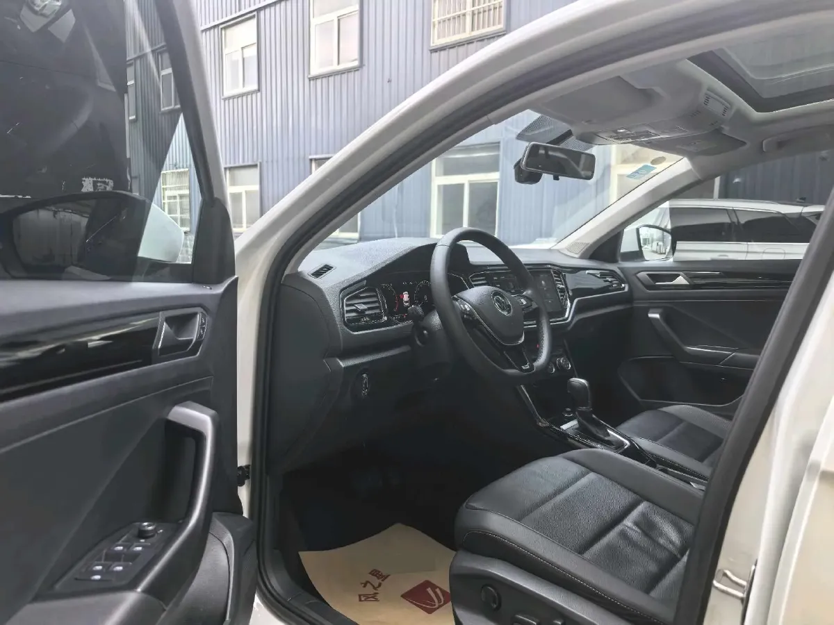 2022 Volkswagen T-Roc 1.4T 150HP L4 7DCT,autocango,china used car exporter,china ev exporter,chinese used car exporter,chinese used ev exporter