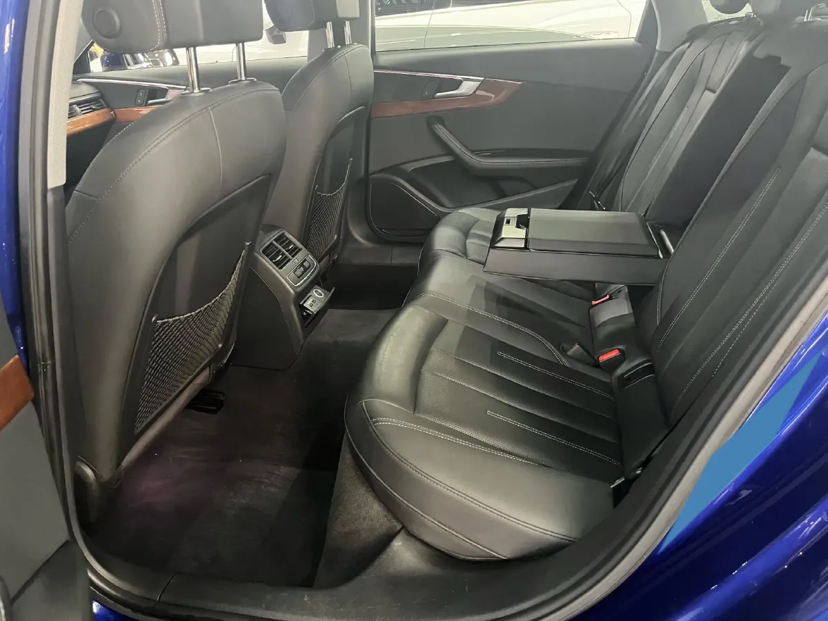 2020 Audi A4L 2.0T 190HP L4 7DCT,autocango,china used car exporter,china ev exporter,chinese used car exporter,chinese used ev exporter