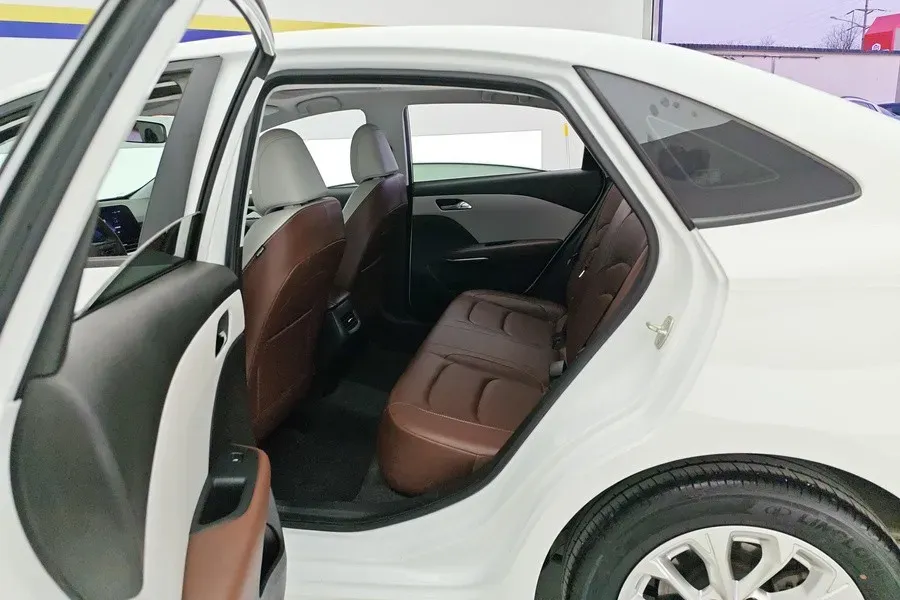 2023 Chevrolet Monza 1.5L 113HP L4 6DCT,autocango,china used car exporter,china ev exporter,chinese used car exporter,chinese used ev exporter