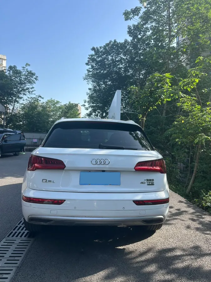 2020 Audi Q5L 2.0T 190HP L4 7DCT,autocango,china used car exporter,china ev exporter,chinese used car exporter,chinese used ev exporter