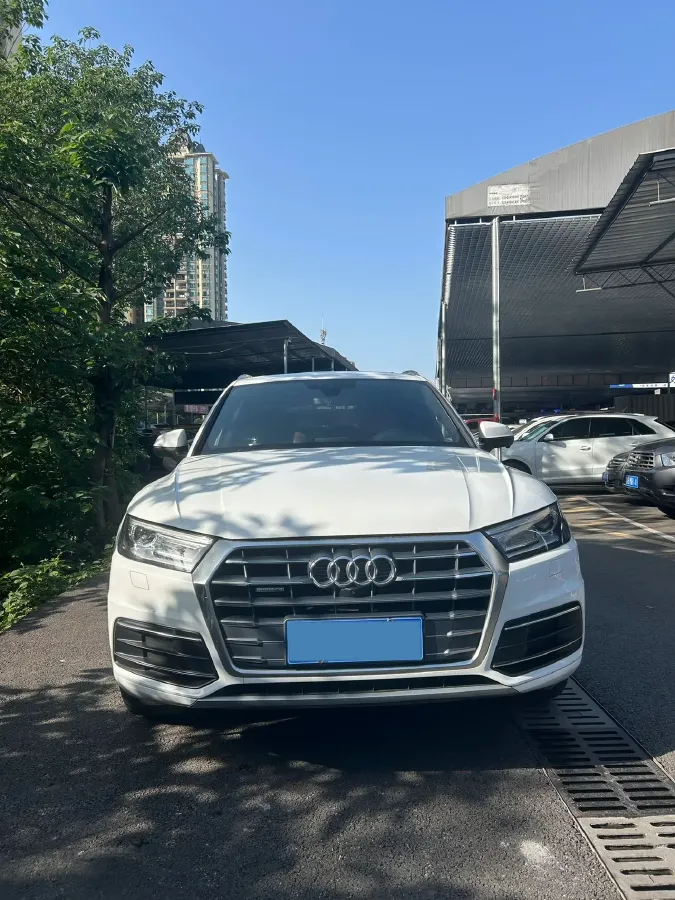 2020 Audi Q5L 2.0T 190HP L4 7DCT,autocango,china used car exporter,china ev exporter,chinese used car exporter,chinese used ev exporter