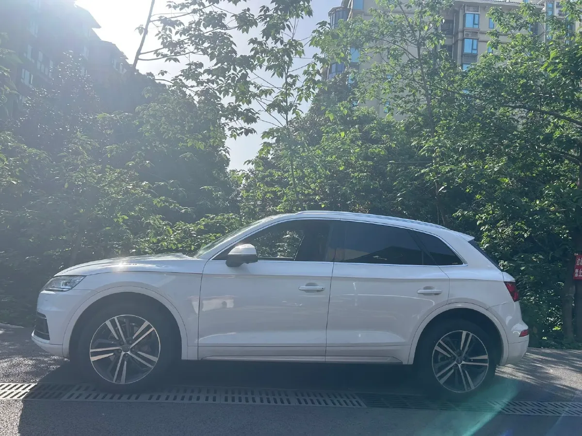 2020 Audi Q5L 2.0T 190HP L4 7DCT,autocango,china used car exporter,china ev exporter,chinese used car exporter,chinese used ev exporter