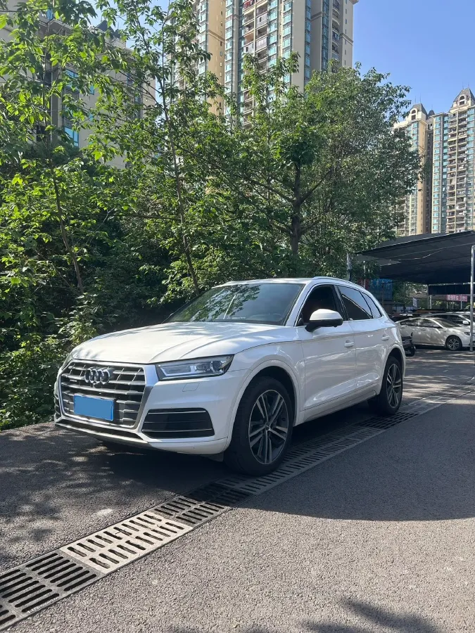 2020 Audi Q5L 2.0T 190HP L4 7DCT,autocango,china used car exporter,china ev exporter,chinese used car exporter,chinese used ev exporter
