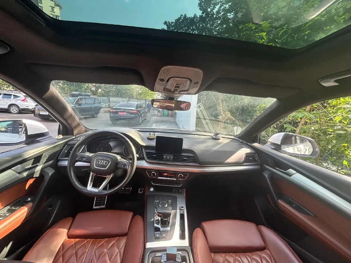 2020 Audi Q5L 2.0T 190HP L4 7DCT,autocango,china used car exporter,china ev exporter,chinese used car exporter,chinese used ev exporter