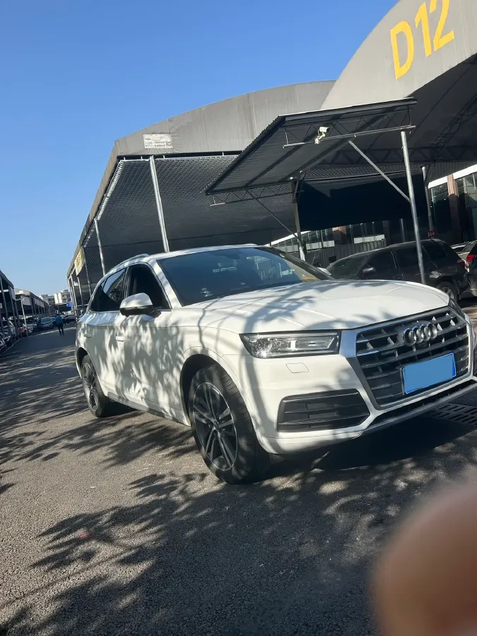 2020 Audi Q5L 2.0T 190HP L4 7DCT,autocango,china used car exporter,china ev exporter,chinese used car exporter,chinese used ev exporter