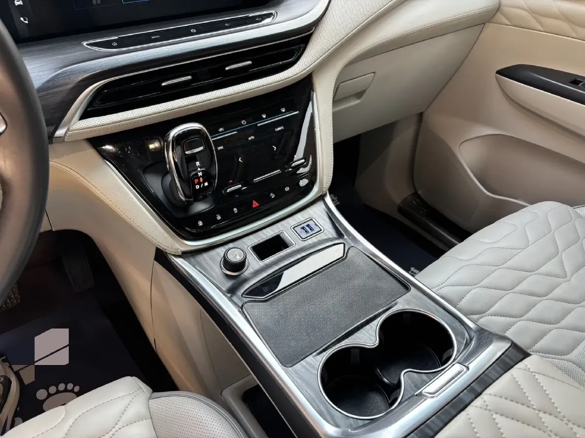 2021 Buick GL8 2.0T 237HP L4 9AT,autocango,china used car exporter,china ev exporter,chinese used car exporter,chinese used ev exporter