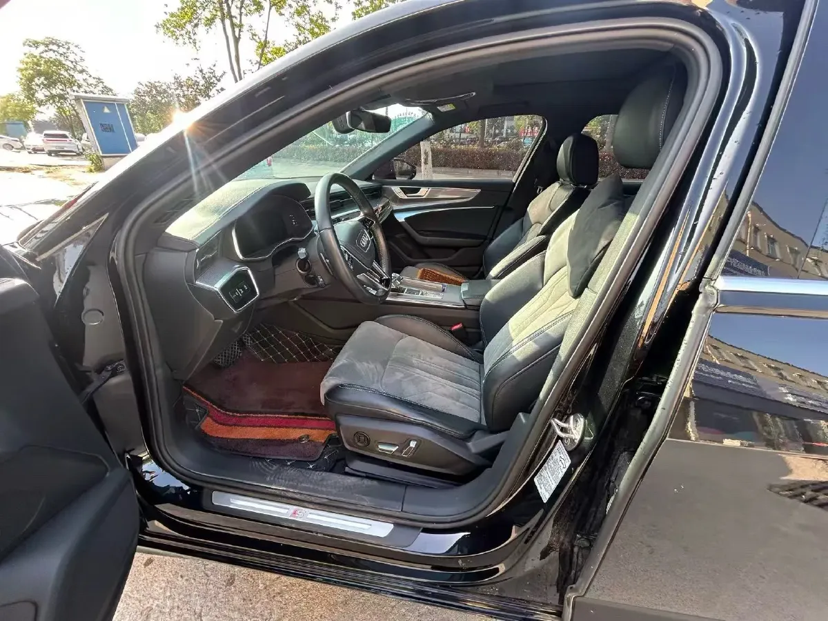 2023 Audi A6L 2.0T 245HP L4 7DCT,autocango,china used car exporter,china ev exporter,chinese used car exporter,chinese used ev exporter